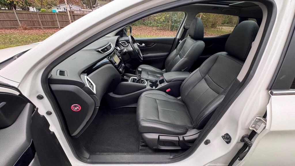 
								2016 Nissan Qashqai 1.6 dCi Tekna 2WD full									