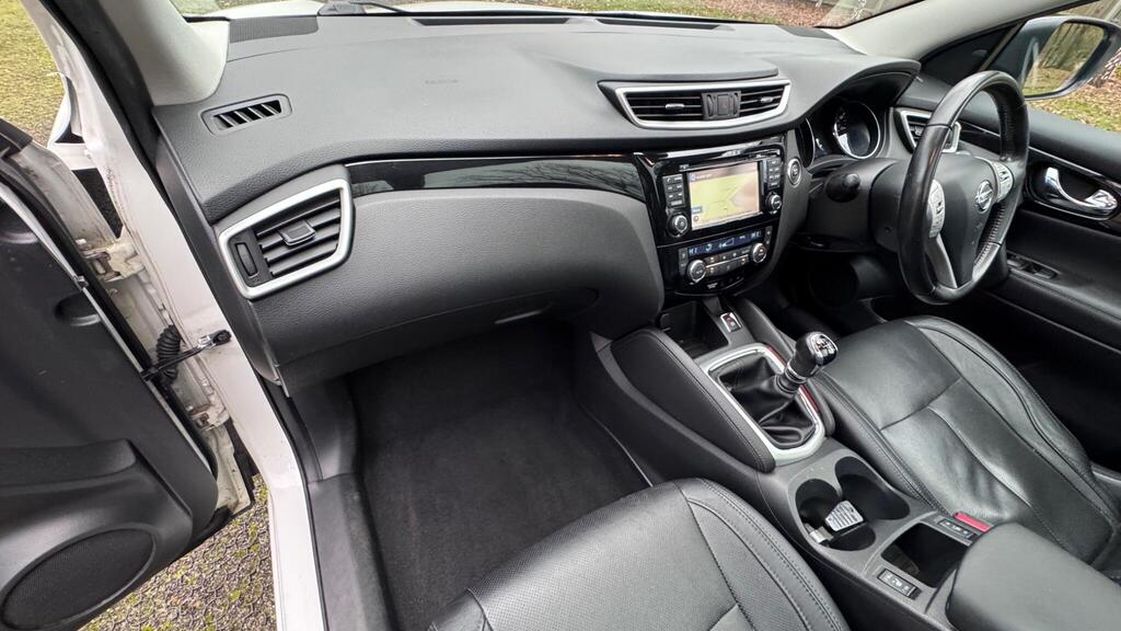 
								2016 Nissan Qashqai 1.6 dCi Tekna 2WD full									