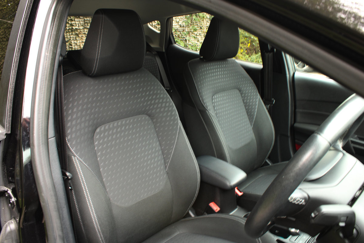 
								2019 Ford Fiesta Titanium full									