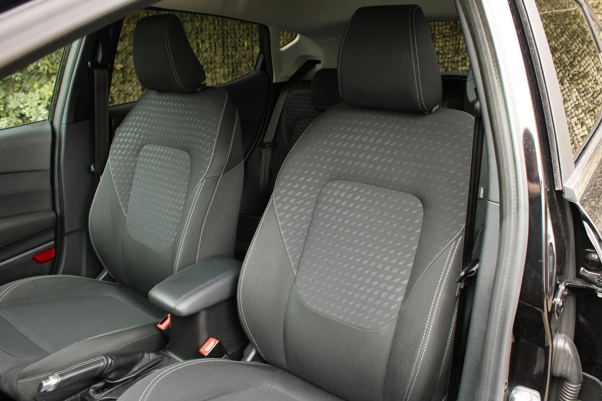 
								2019 Ford Fiesta Titanium full									