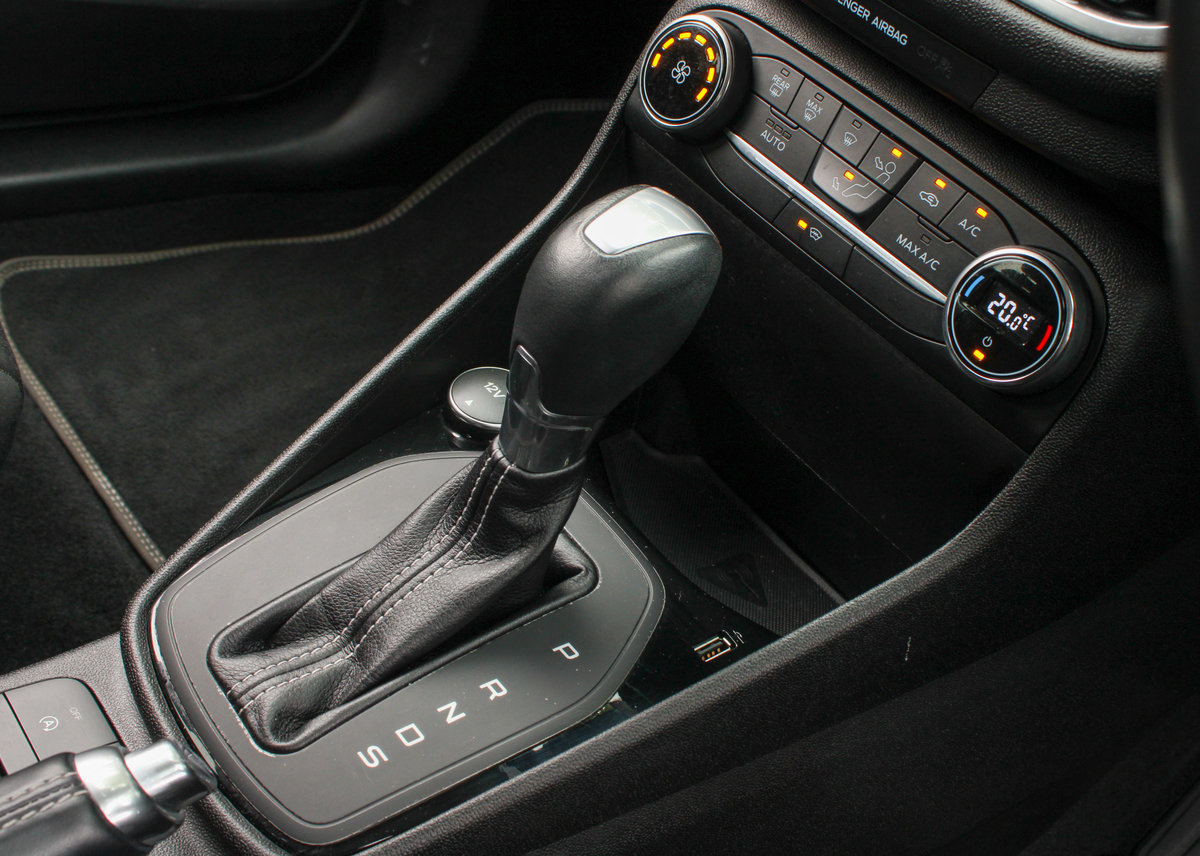 
								2019 Ford Fiesta Titanium full									