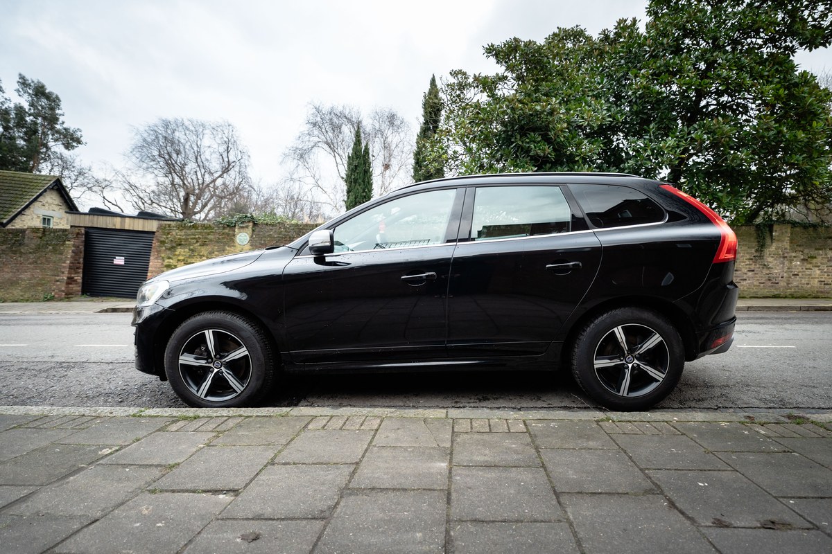 
								2017 Volvo XC60 R-Design full									