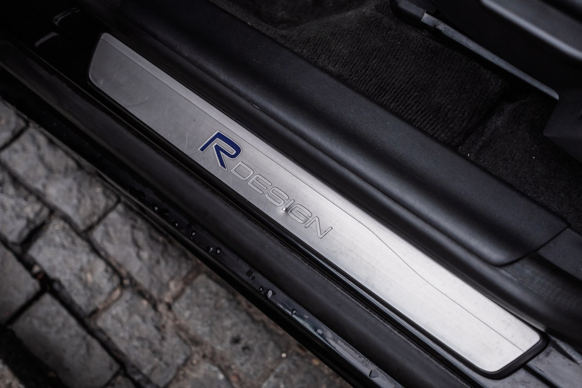 
								2017 Volvo XC60 R-Design full									