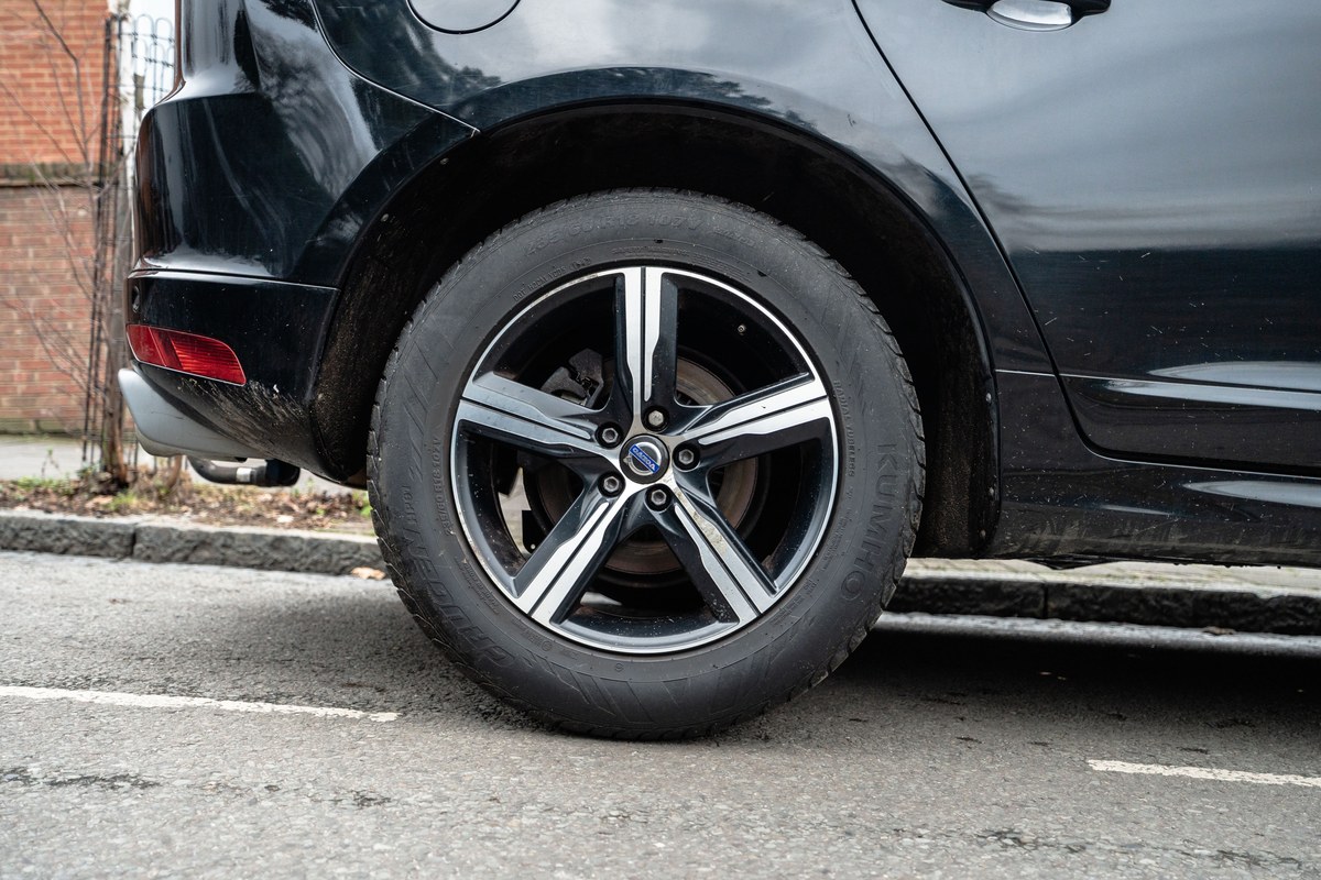 
								2017 Volvo XC60 R-Design full									
