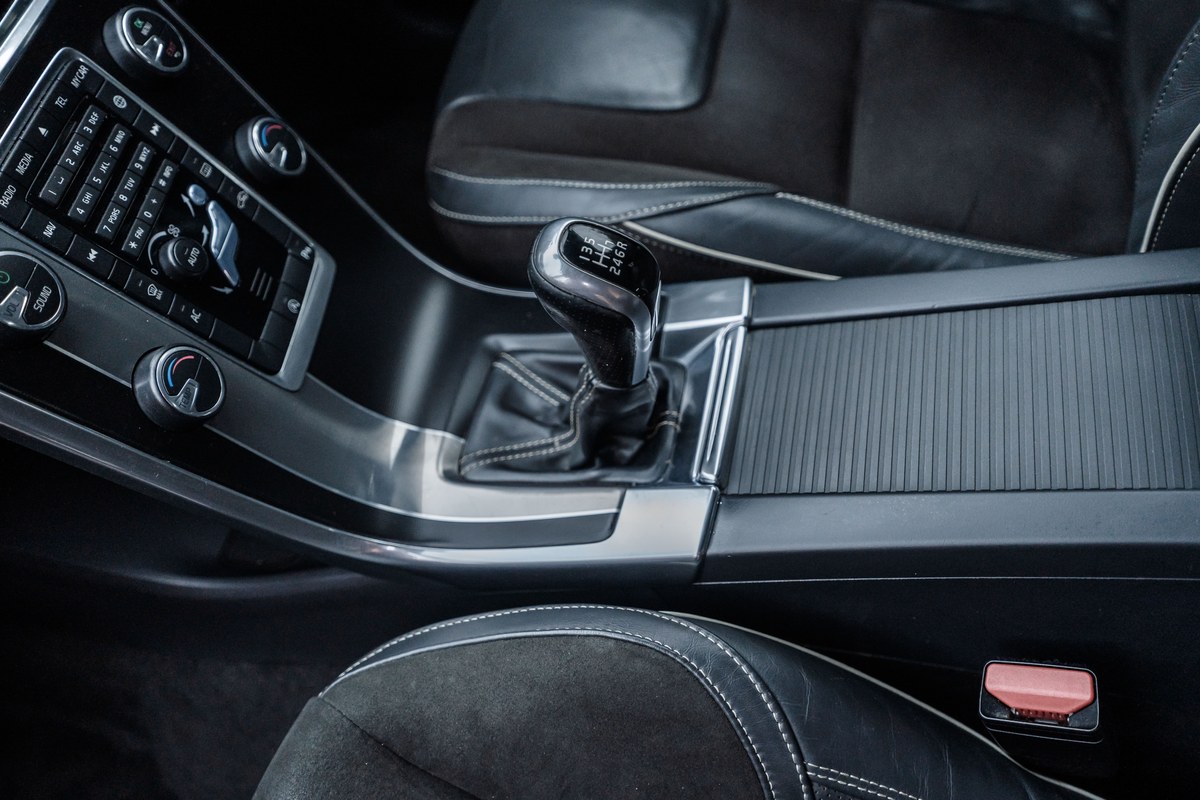 
								2017 Volvo XC60 R-Design full									