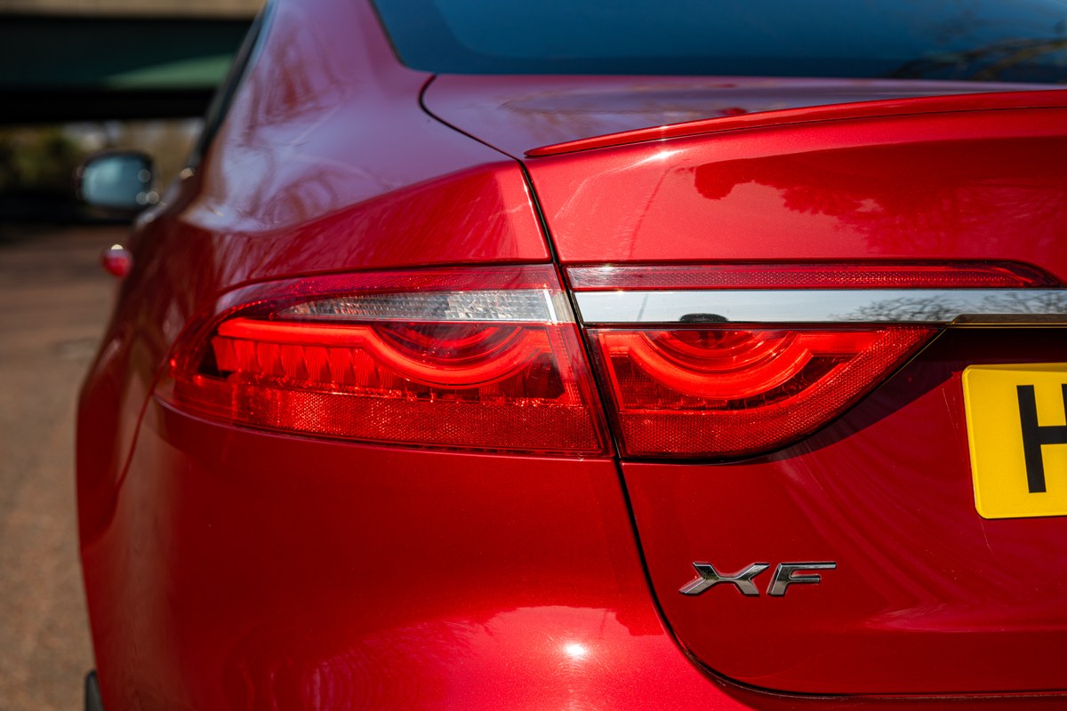 
								2017 Jaguar XF – 32.6k miles full									