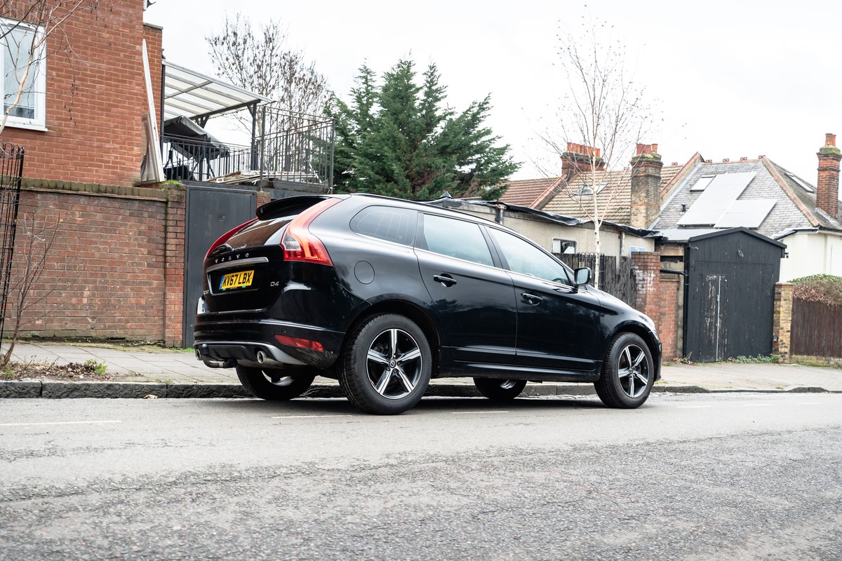 
								2017 Volvo XC60 R-Design full									