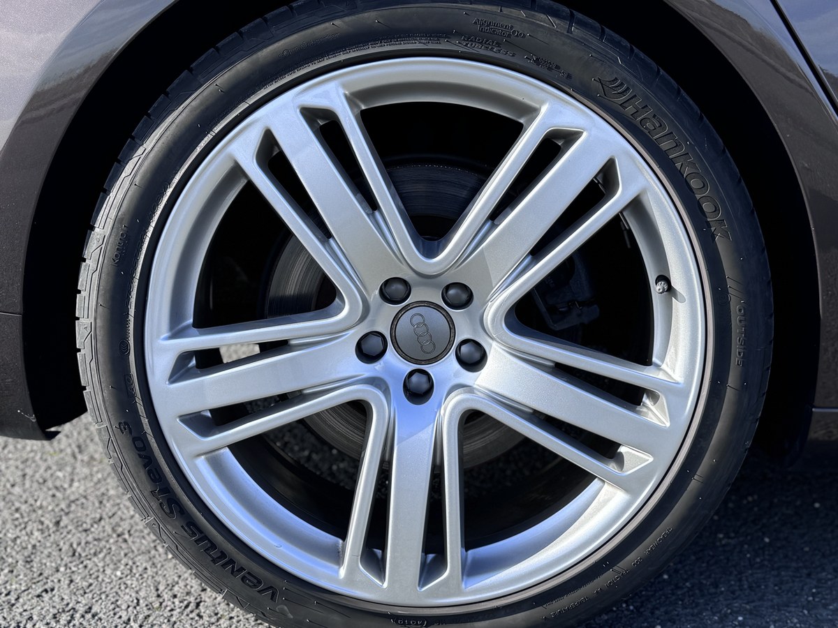 
								2015 Audi A8L Quattro LWB W12 full									