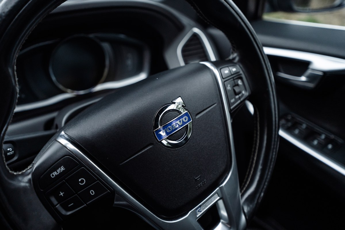 
								2017 Volvo XC60 R-Design full									