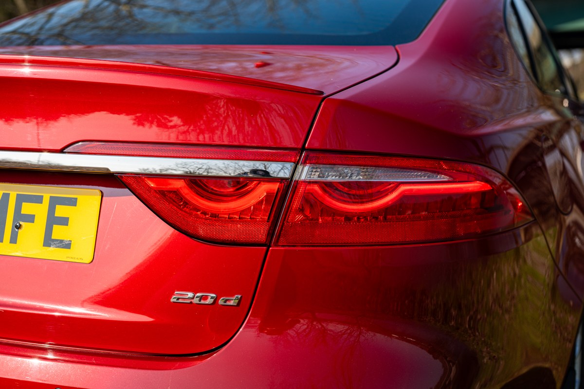 
								2017 Jaguar XF – 32.6k miles full									