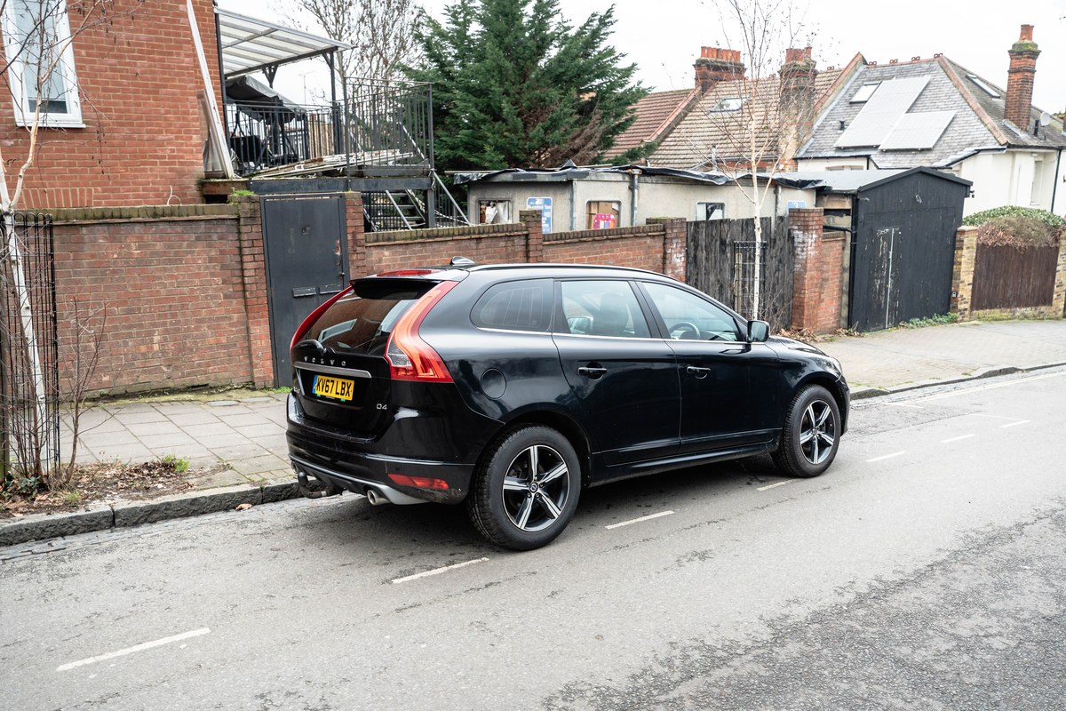 
								2017 Volvo XC60 R-Design full									