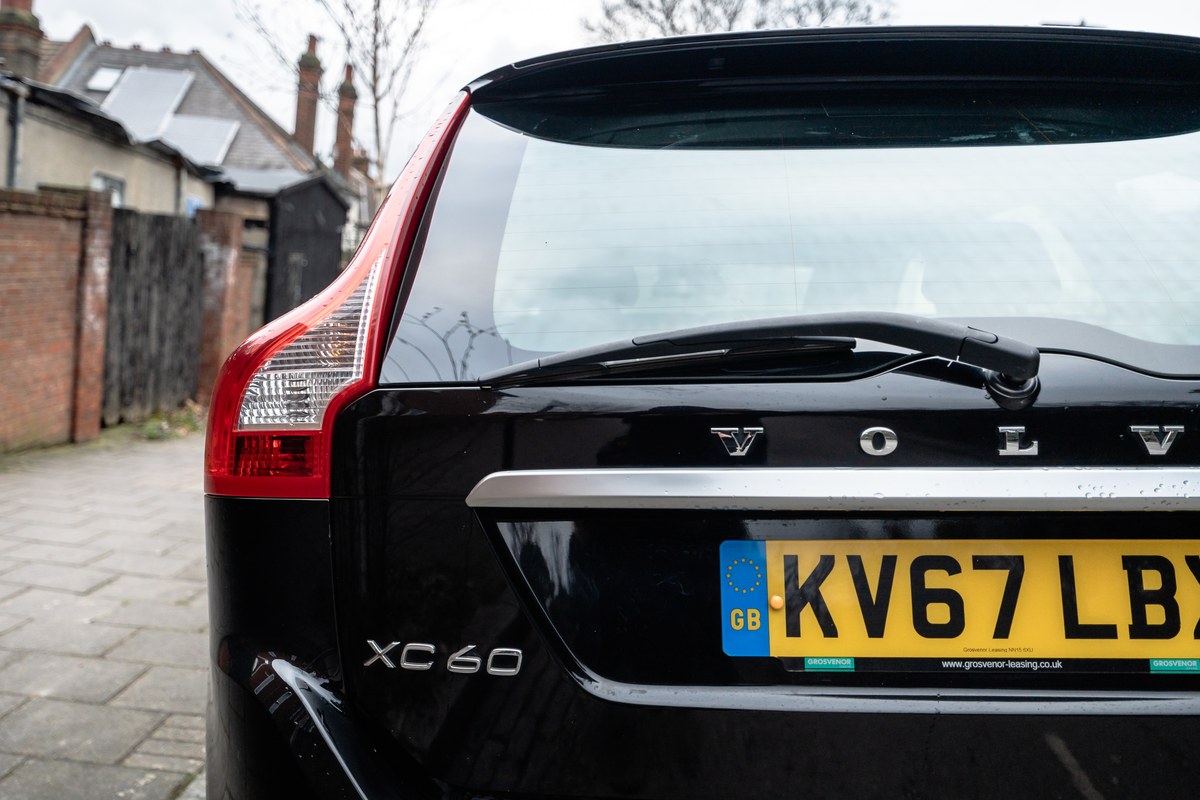 
								2017 Volvo XC60 R-Design full									