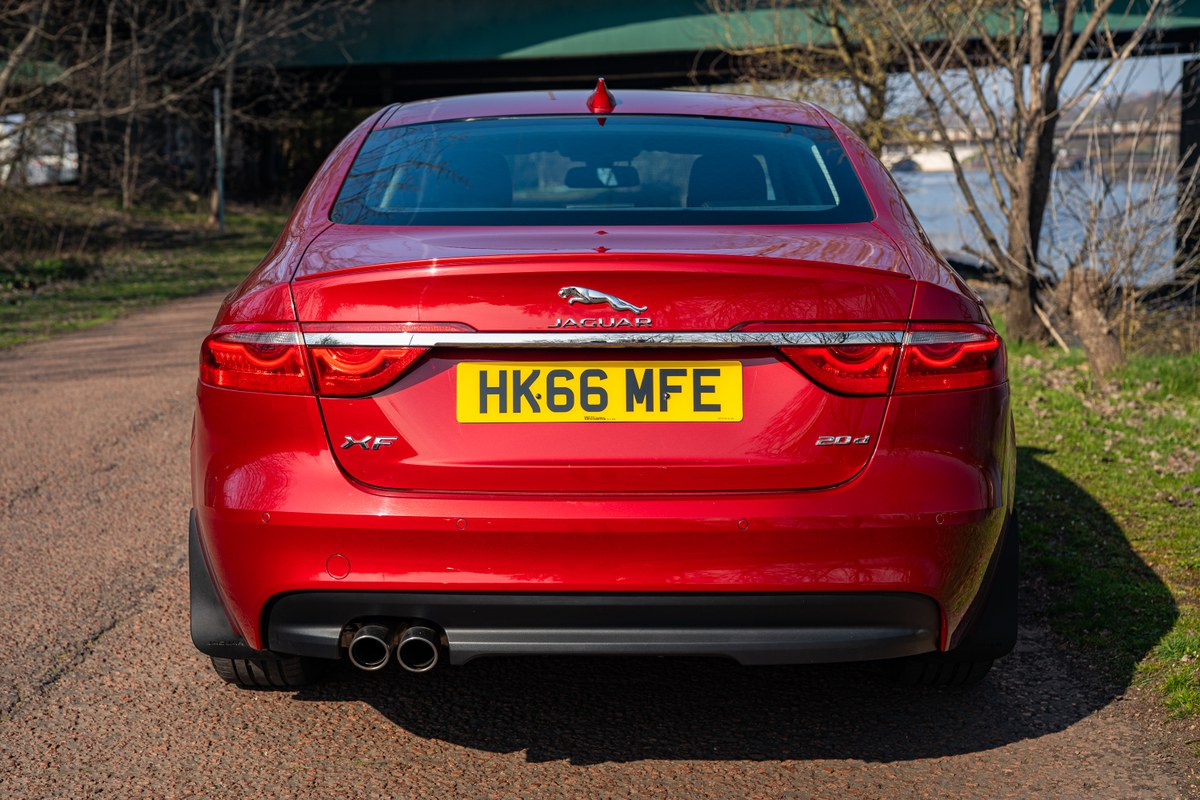 
								2017 Jaguar XF – 32.6k miles full									