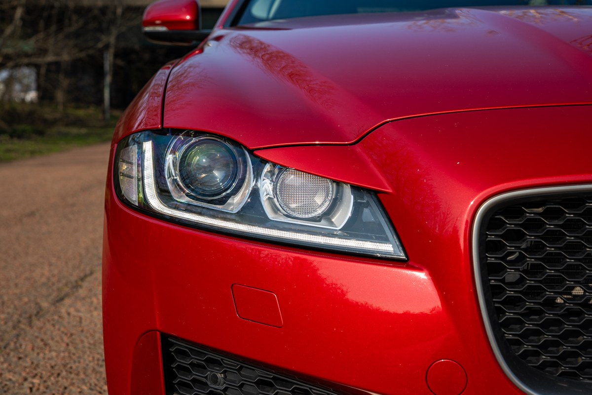 
								2017 Jaguar XF – 32.6k miles full									