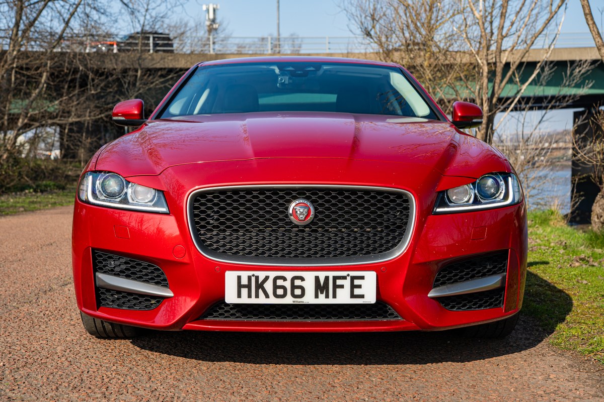 
								2017 Jaguar XF – 32.6k miles full									