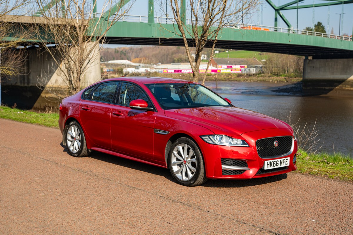
								2017 Jaguar XF – 32.6k miles full									