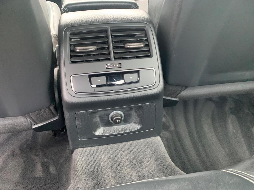 
								2019 Audi A4 2.0 TDI 40 S line S Tronic quattro full									