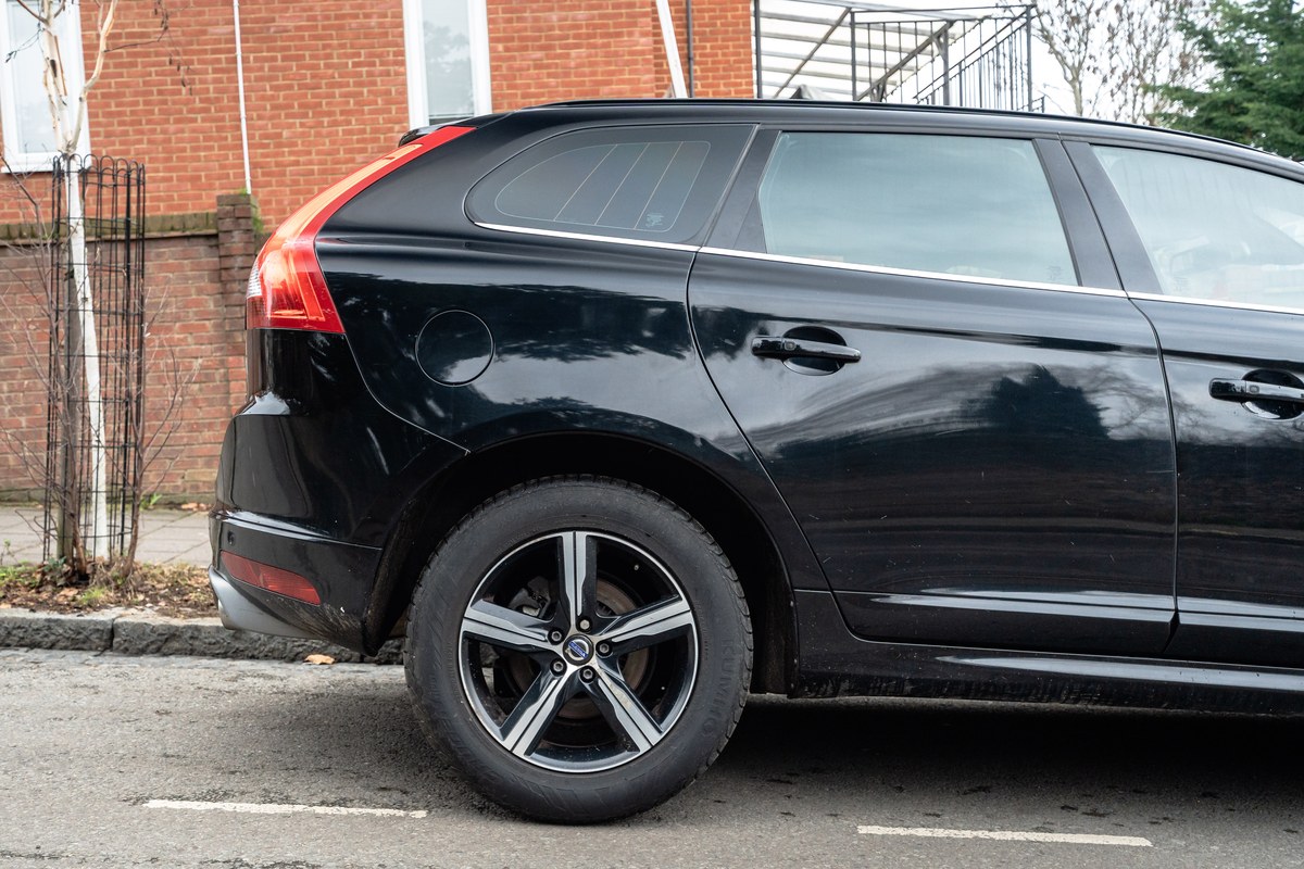 
								2017 Volvo XC60 R-Design full									