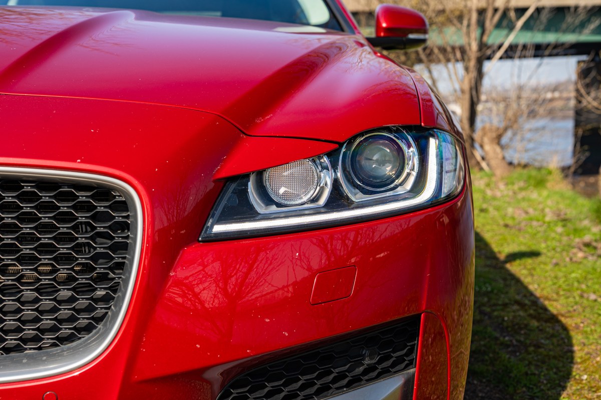 
								2017 Jaguar XF – 32.6k miles full									