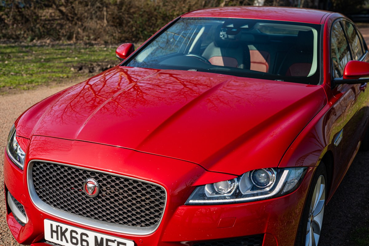 
								2017 Jaguar XF – 32.6k miles full									