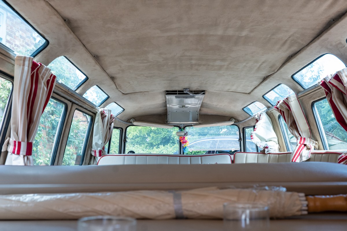 
								1963 Volkswagen 21-Window Microbus full									