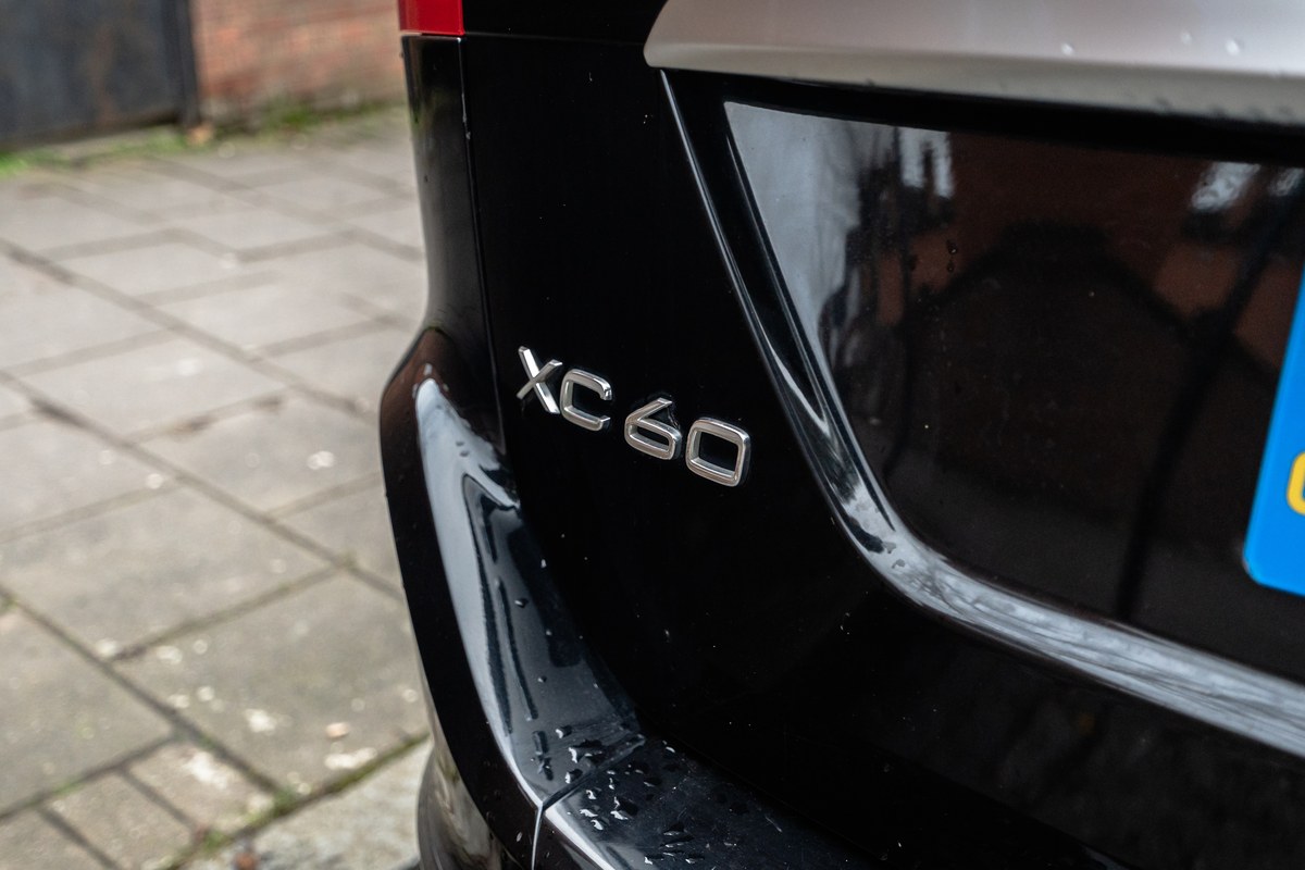 
								2017 Volvo XC60 R-Design full									