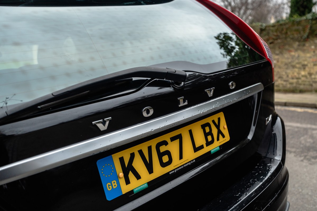 
								2017 Volvo XC60 R-Design full									