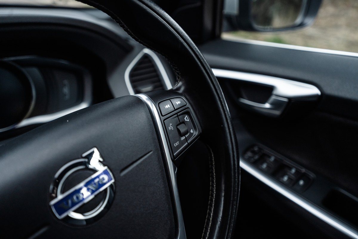 
								2017 Volvo XC60 R-Design full									