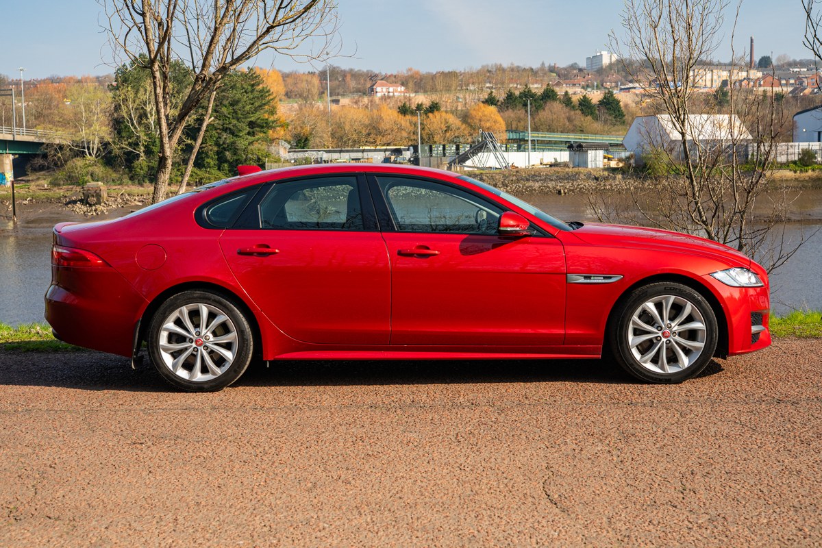 
								2017 Jaguar XF – 32.6k miles full									