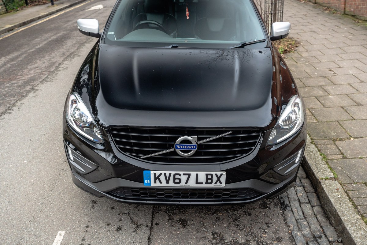 
								2017 Volvo XC60 R-Design full									