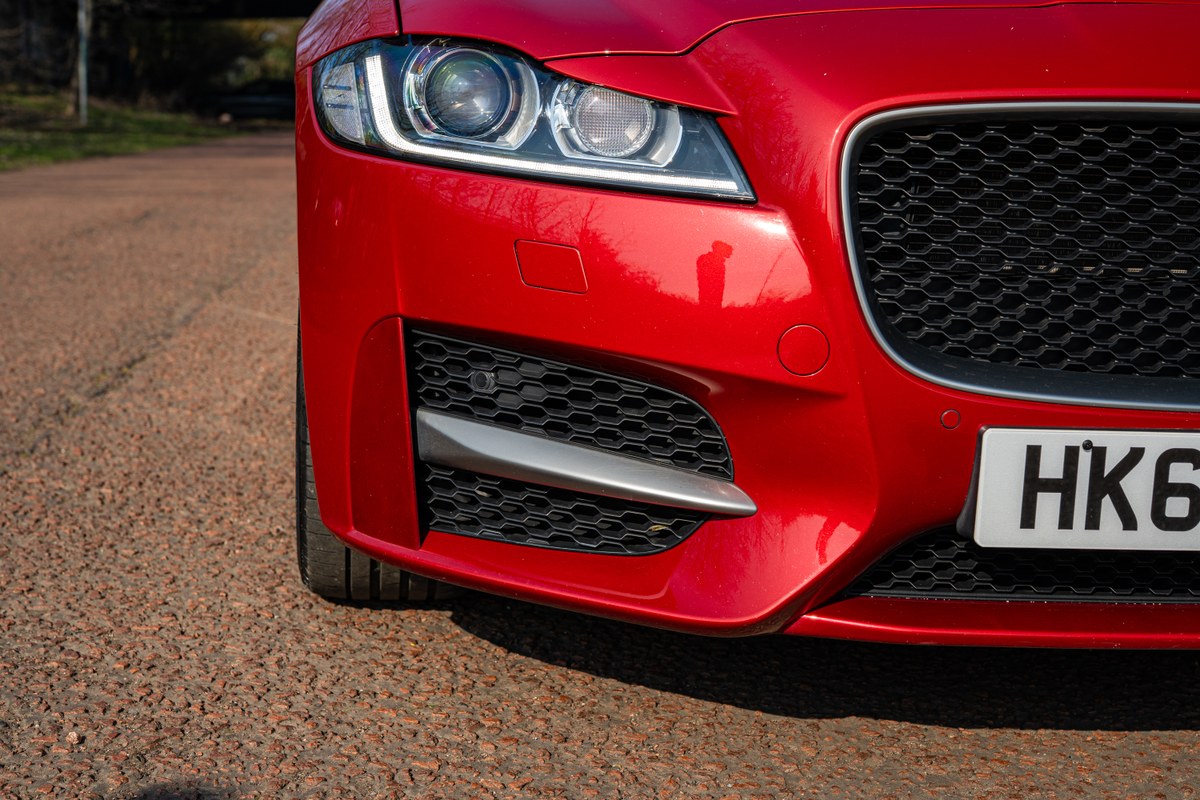 
								2017 Jaguar XF – 32.6k miles full									