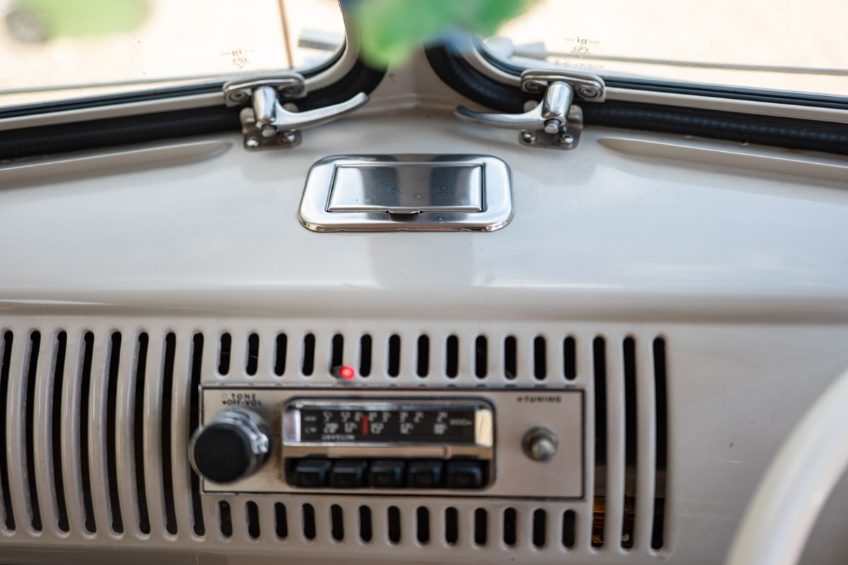 
								1963 Volkswagen 21-Window Microbus full									