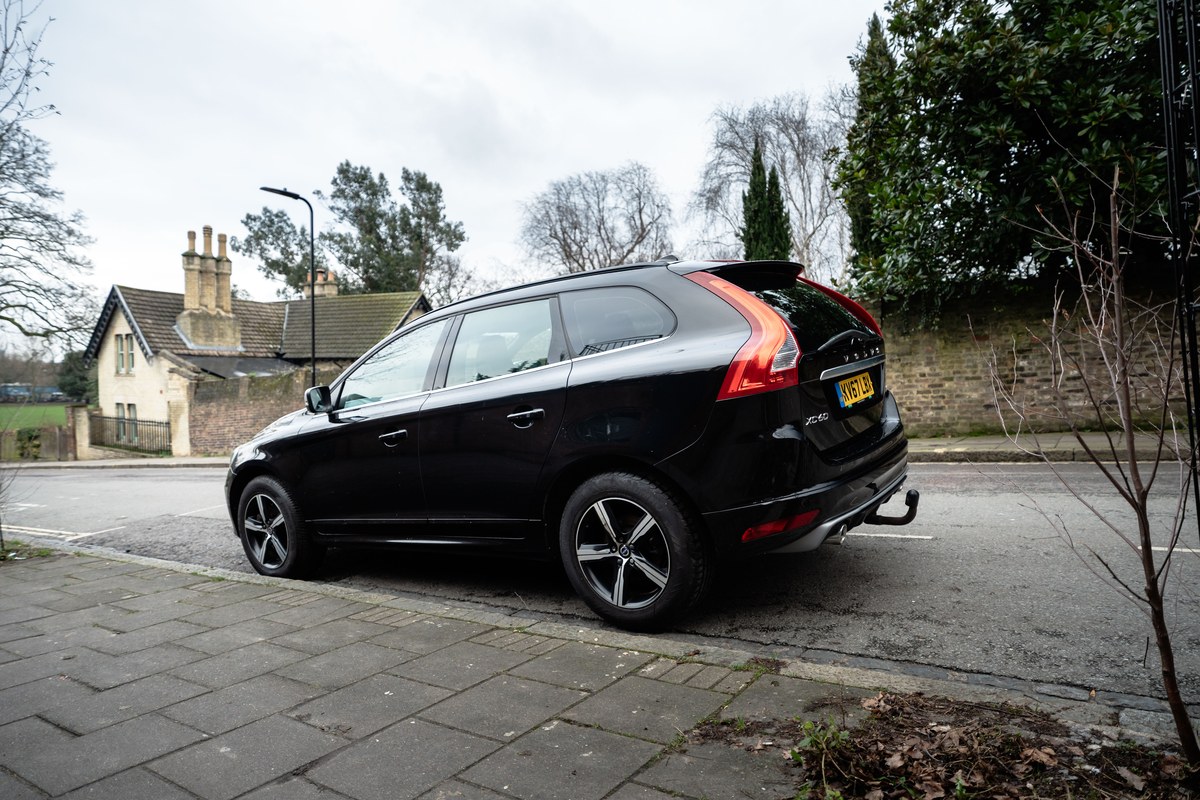 
								2017 Volvo XC60 R-Design full									