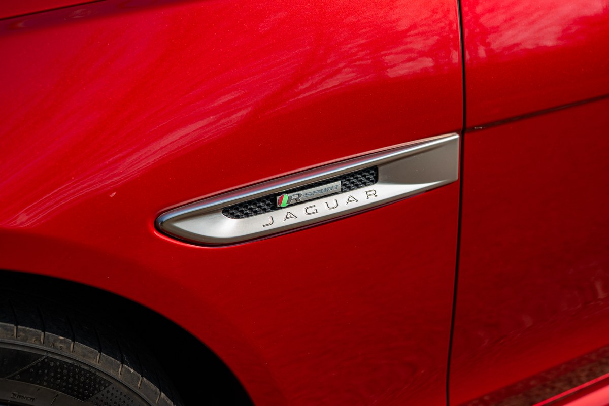 
								2017 Jaguar XF – 32.6k miles full									