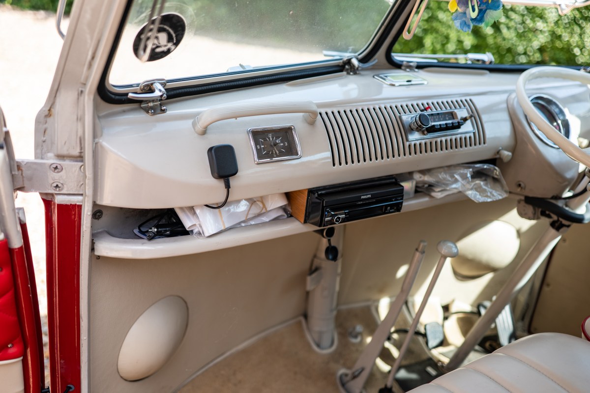 
								1963 Volkswagen 21-Window Microbus full									