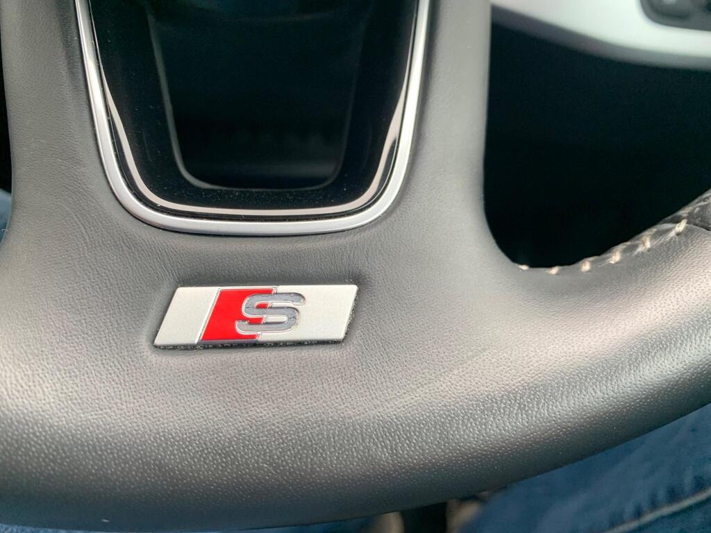 
								2019 Audi A4 2.0 TDI 40 S line S Tronic quattro full									