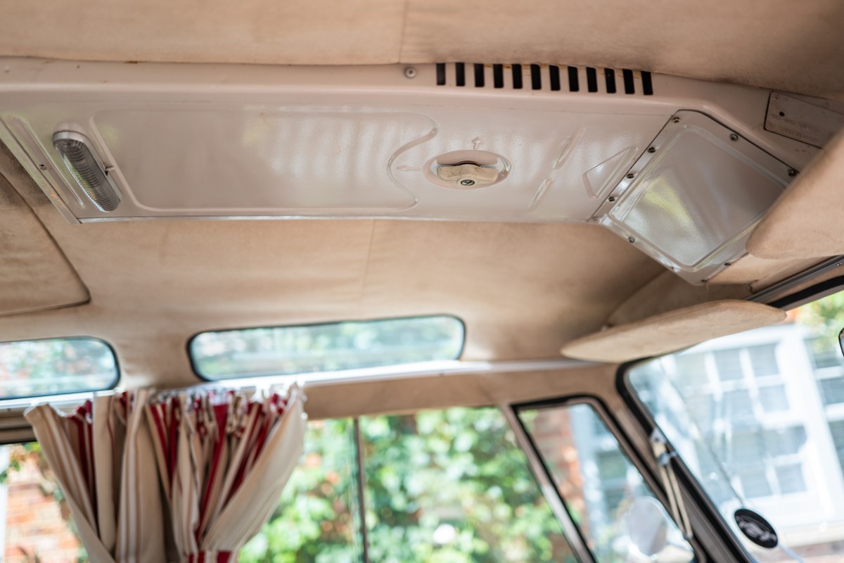 
								1963 Volkswagen 21-Window Microbus full									