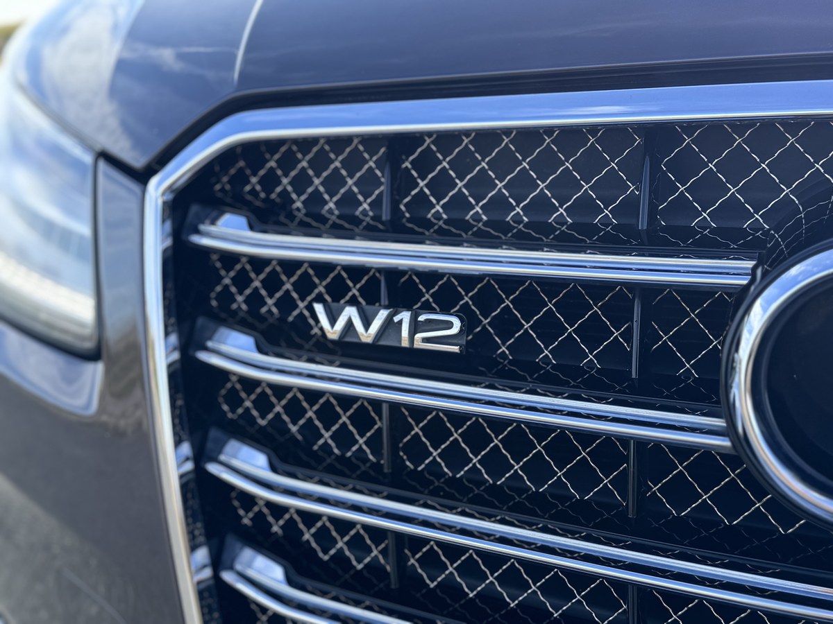 
								2015 Audi A8L Quattro LWB W12 full									