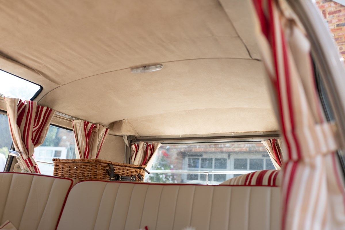 
								1963 Volkswagen 21-Window Microbus full									