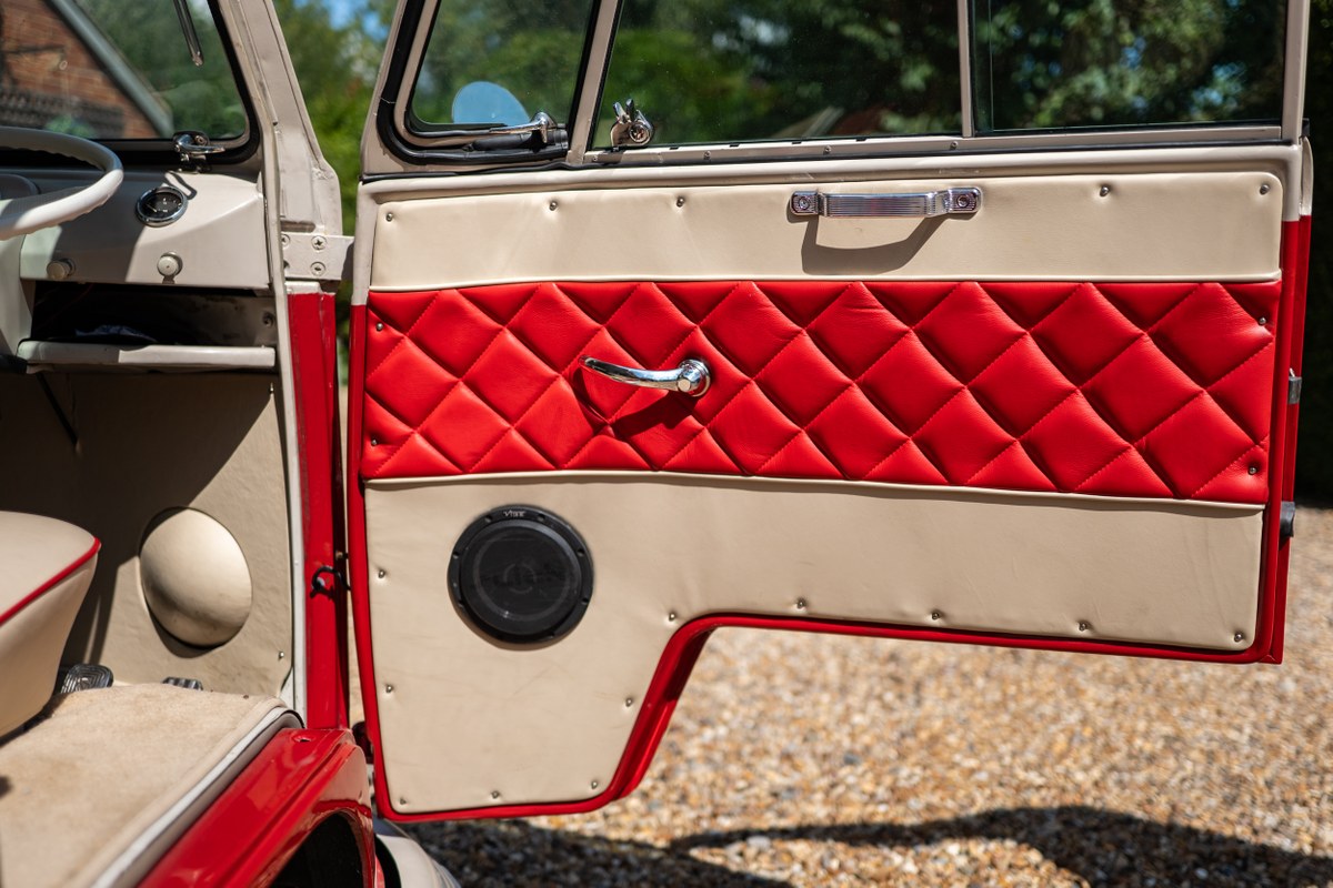 
								1963 Volkswagen 21-Window Microbus full									