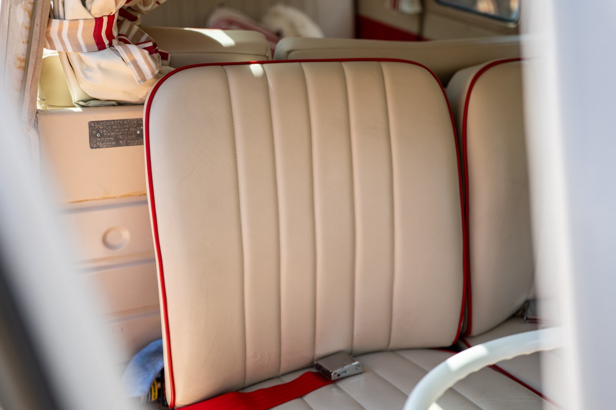 
								1963 Volkswagen 21-Window Microbus full									