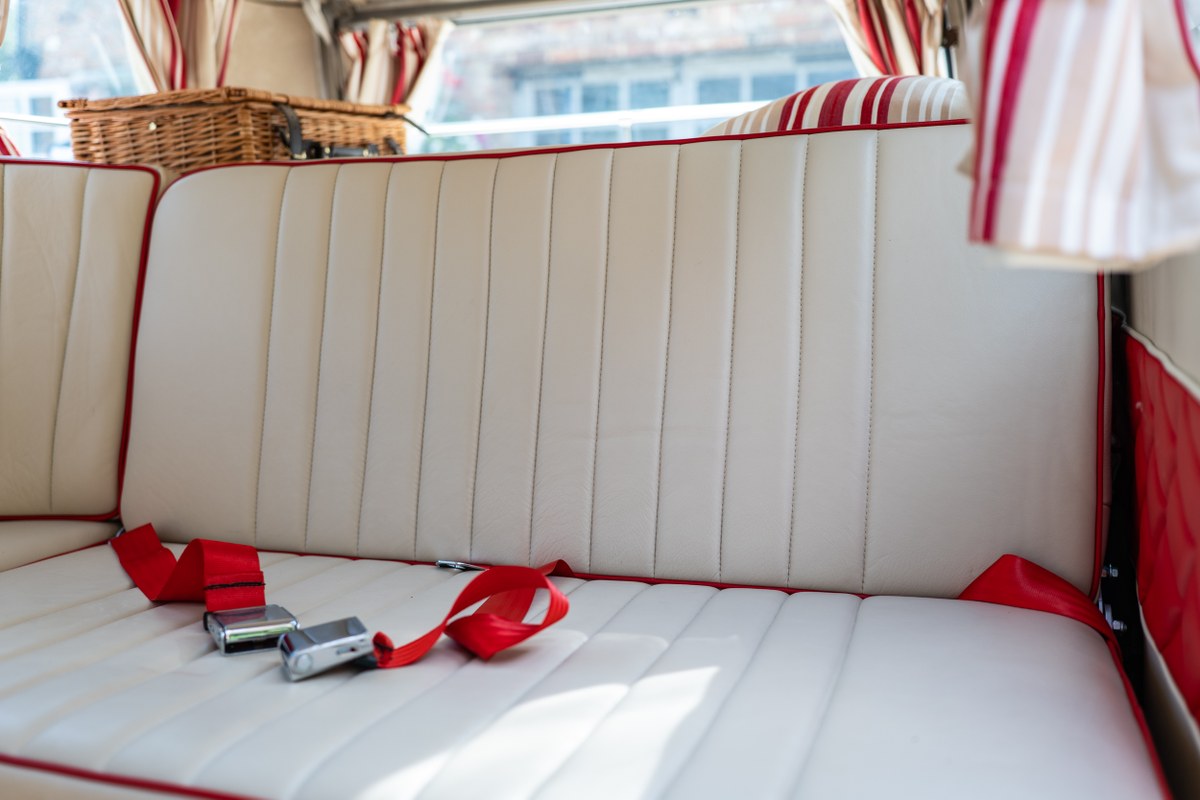 
								1963 Volkswagen 21-Window Microbus full									