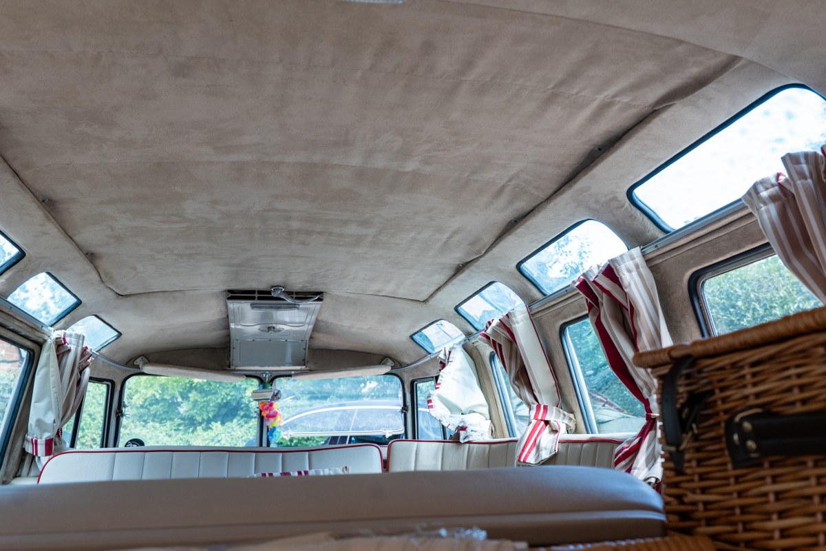 
								1963 Volkswagen 21-Window Microbus full									