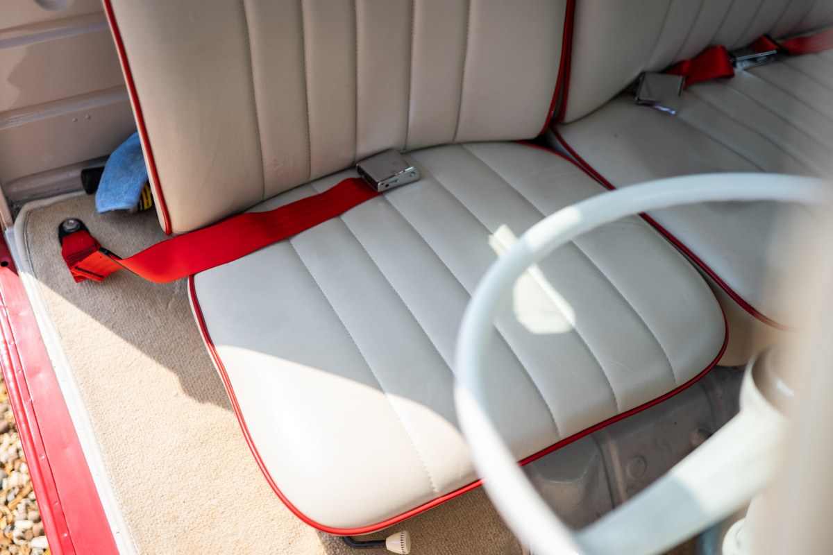 
								1963 Volkswagen 21-Window Microbus full									