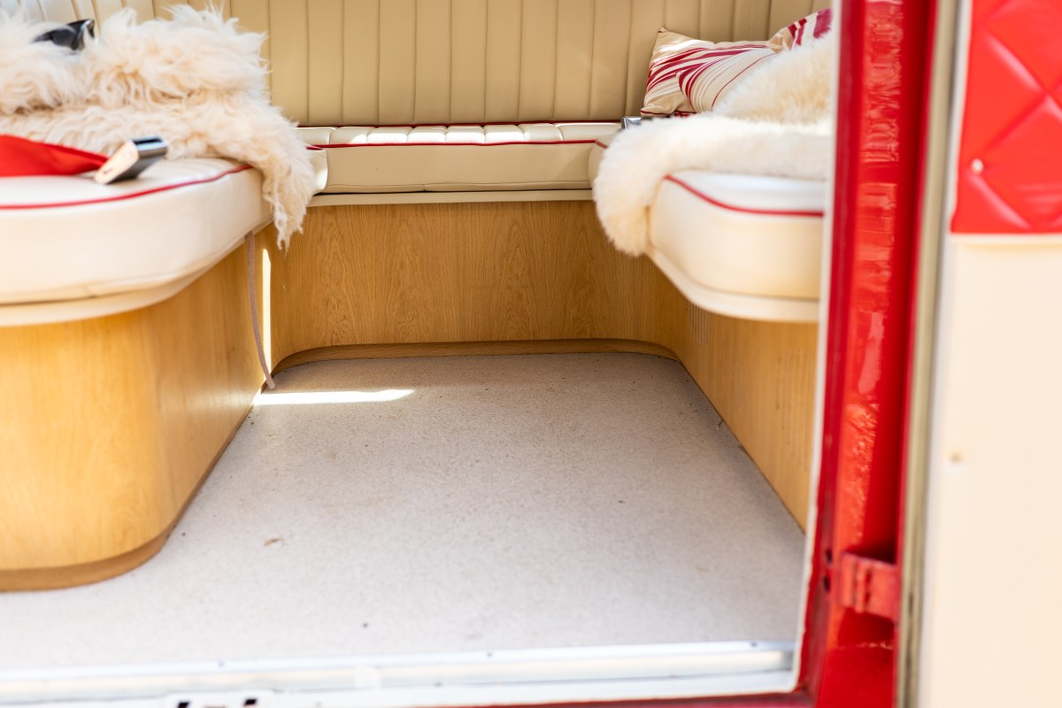 
								1963 Volkswagen 21-Window Microbus full									