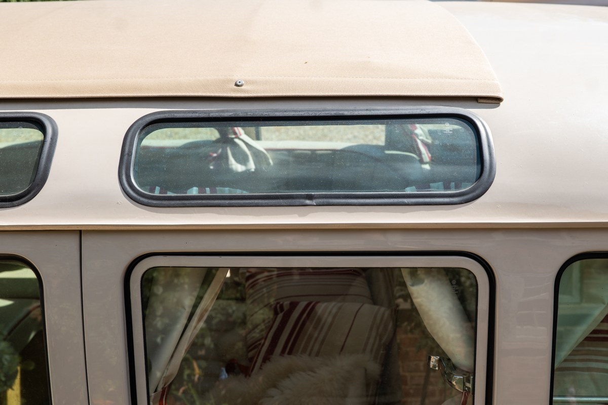 
								1963 Volkswagen 21-Window Microbus full									