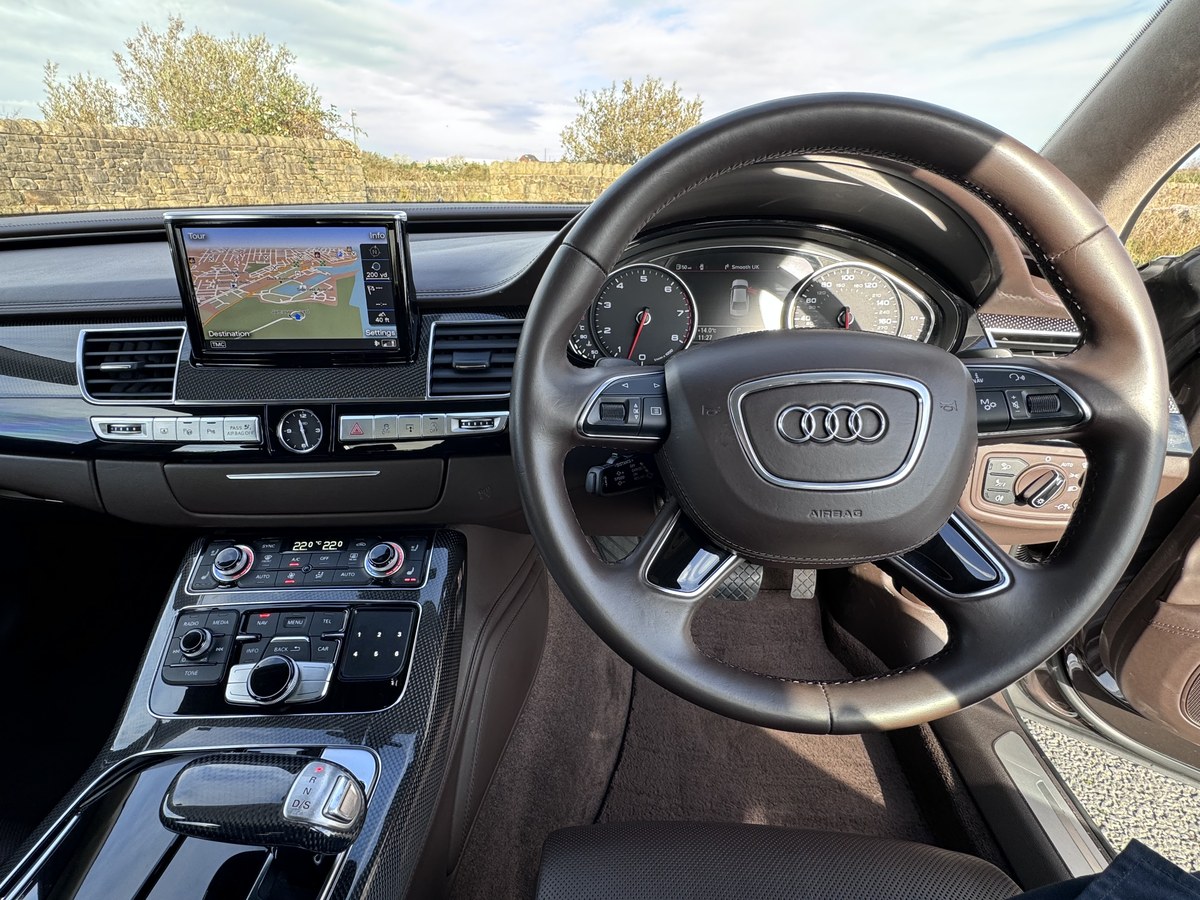 
								2015 Audi A8L Quattro LWB W12 full									