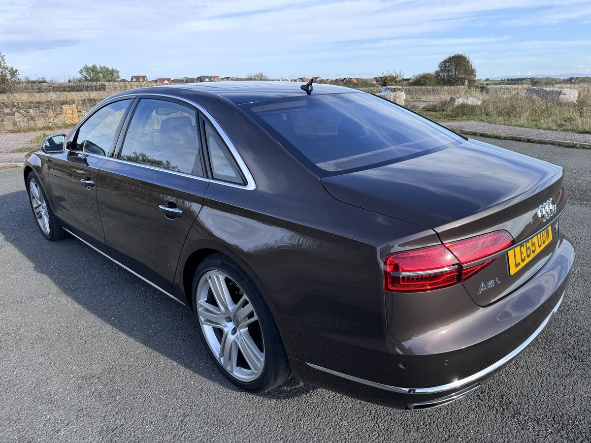 
								2015 Audi A8L Quattro LWB W12 full									