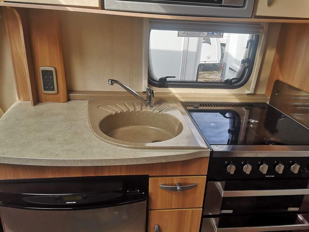 
								2011 Swift Challenger 570 full									