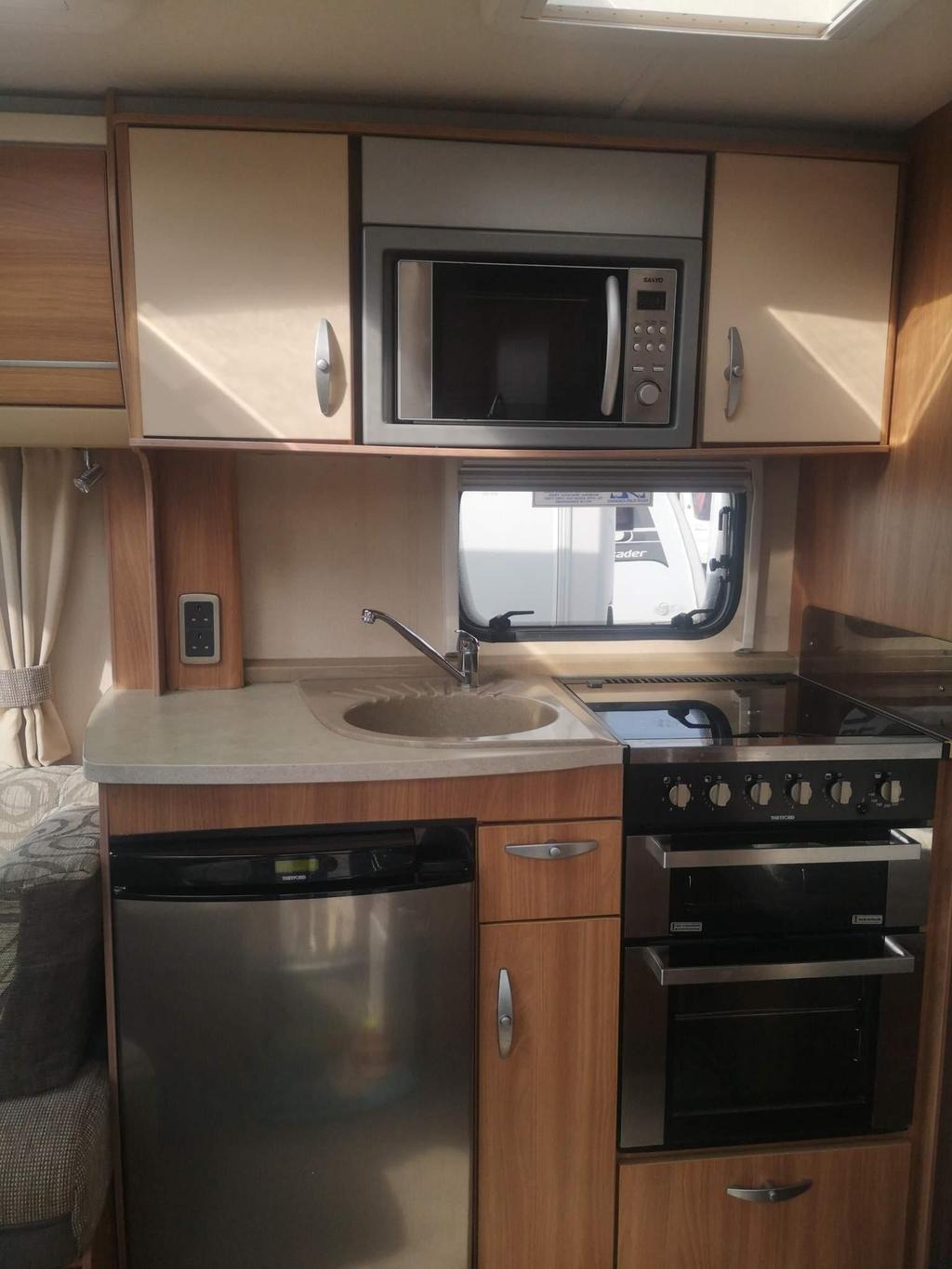 
								2011 Swift Challenger 570 full									